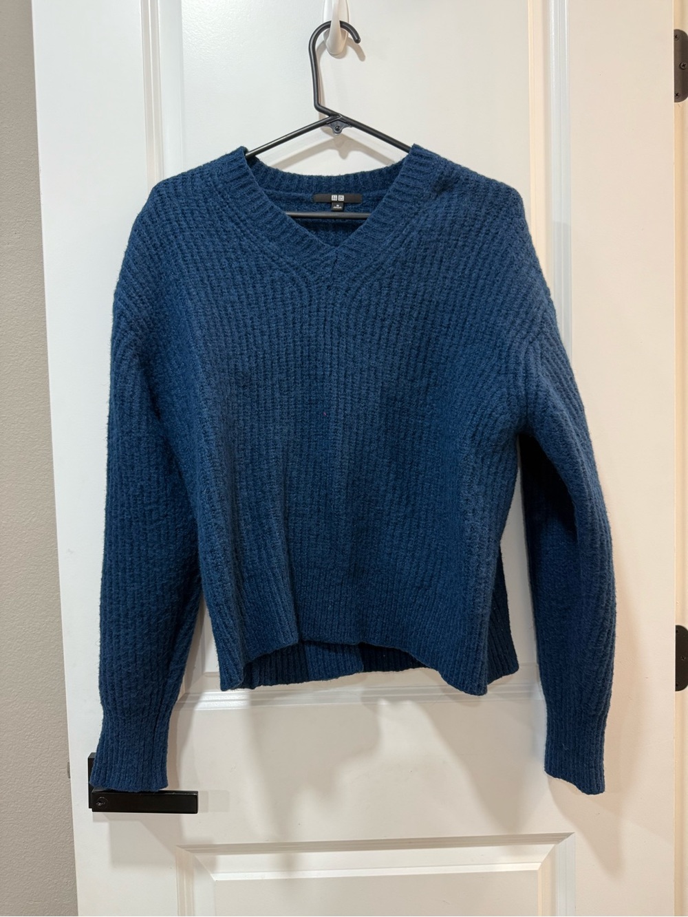 Uniqlo Relaxed V-Neck Women's Sweater in Deep Teal Blue